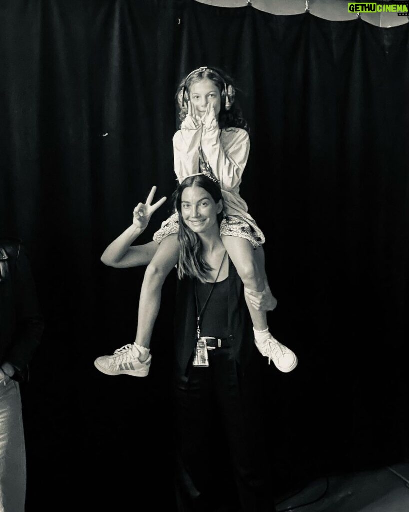 Lily Aldridge Instagram - We came to Rock 🤘🏽 @kingsofleon 02 Arena London