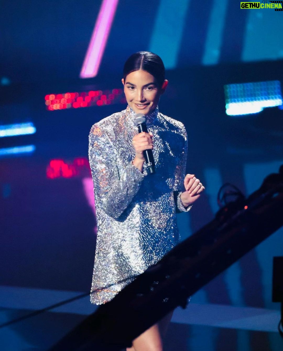 Lily Aldridge Instagram - Had the best time introducing the Most Gorgeous @marenmorris & @ryanhurd for the Debut of their new Single @cmt🖤 Thanks for having me @Cmt @cbstv 💃🏽🥂🔥 Styled by @daniellegoldberg wearing @khaite_ny Hair by @marwabashirhair Makeup by @lindsay.doyle Nails by @gelhiigh @onlyonetailoring