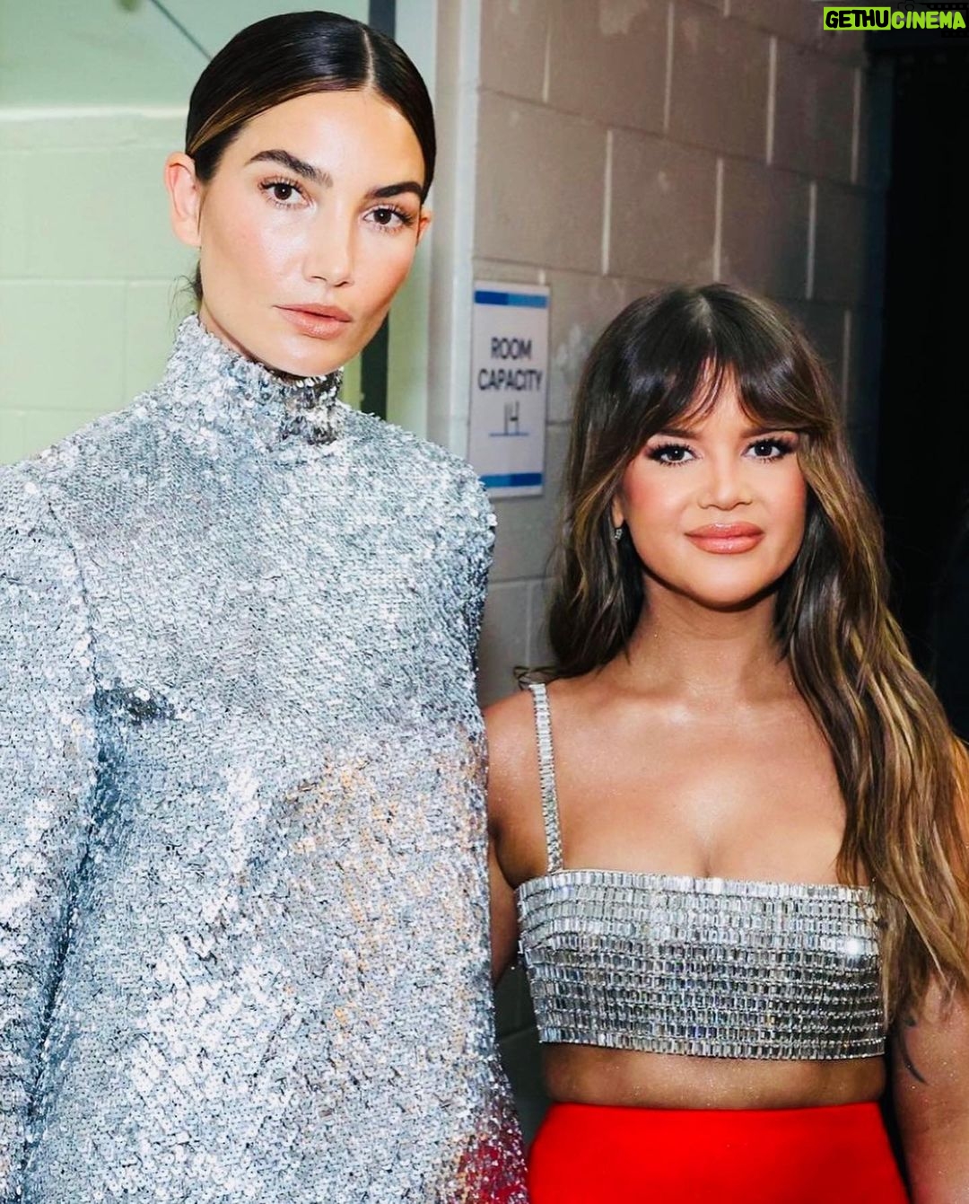 Lily Aldridge Instagram - Had the best time introducing the Most Gorgeous @marenmorris & @ryanhurd for the Debut of their new Single @cmt🖤 Thanks for having me @Cmt @cbstv 💃🏽🥂🔥 Styled by @daniellegoldberg wearing @khaite_ny Hair by @marwabashirhair Makeup by @lindsay.doyle Nails by @gelhiigh @onlyonetailoring