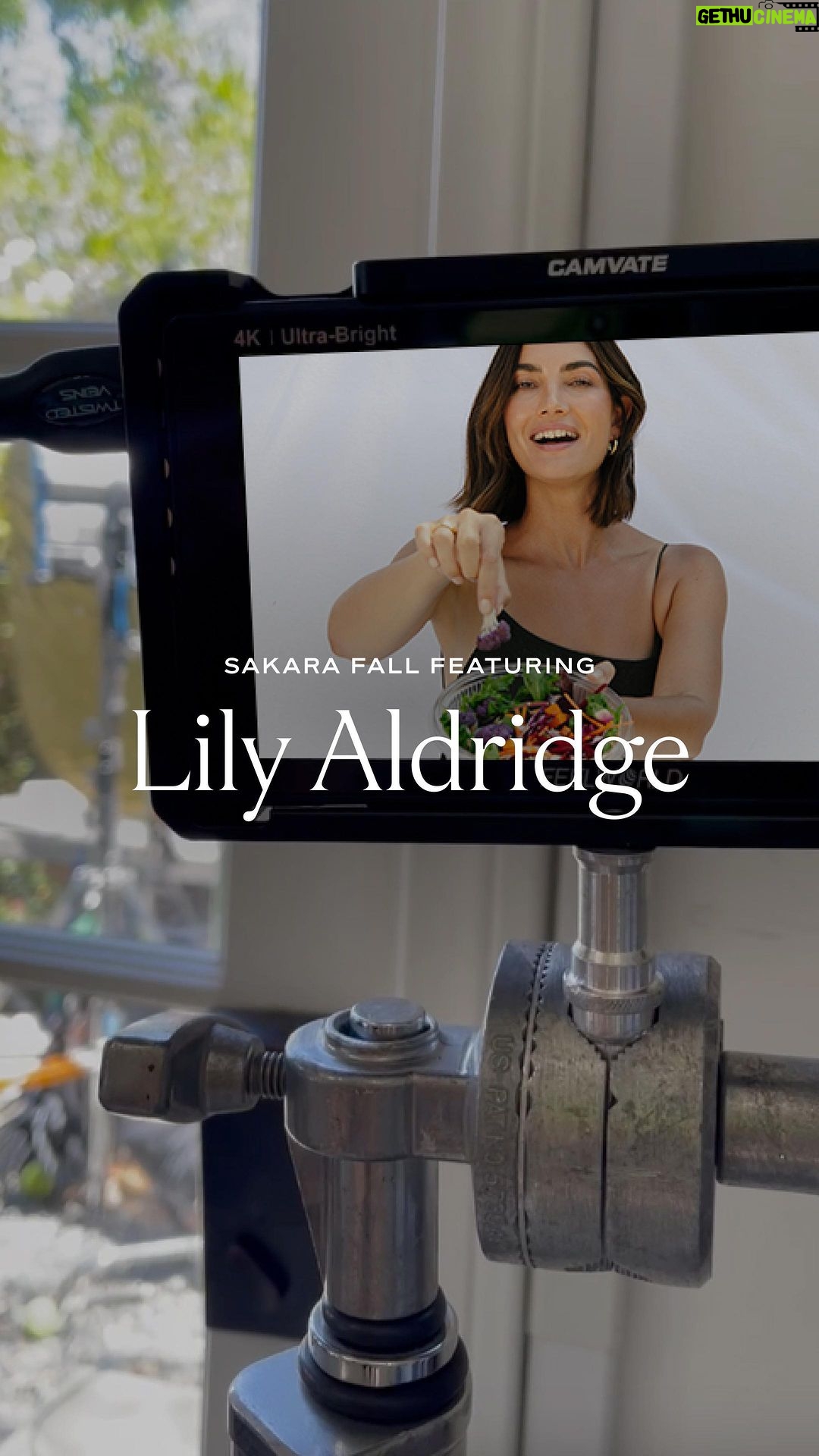 Lily Aldridge Instagram - “Sakara is delicious, period. It could be anything and I would eat it because it’s delicious. It is a bonus that it is so good for you.” A glimpse behind the scenes of our shoot with mom, model, and 11-year Sakara subscriber Lily Aldridge. Nourish your best health and live like Lily at the link in bio. #lilyaldridge