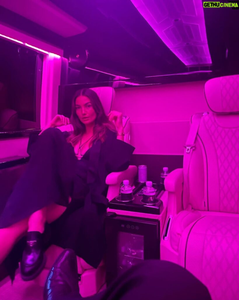 Lily Aldridge Instagram - 24 hours in Vegas ❤️‍🔥