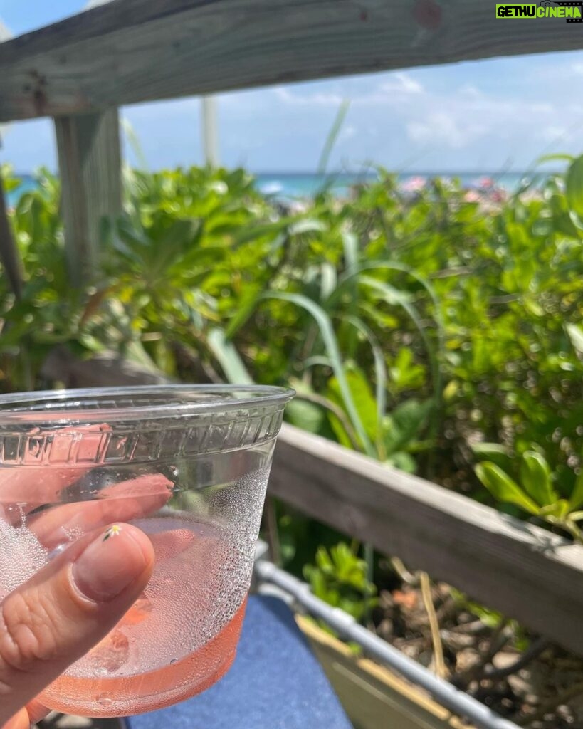Lily Aldridge Instagram - Vacation Mood 🥂☀️
