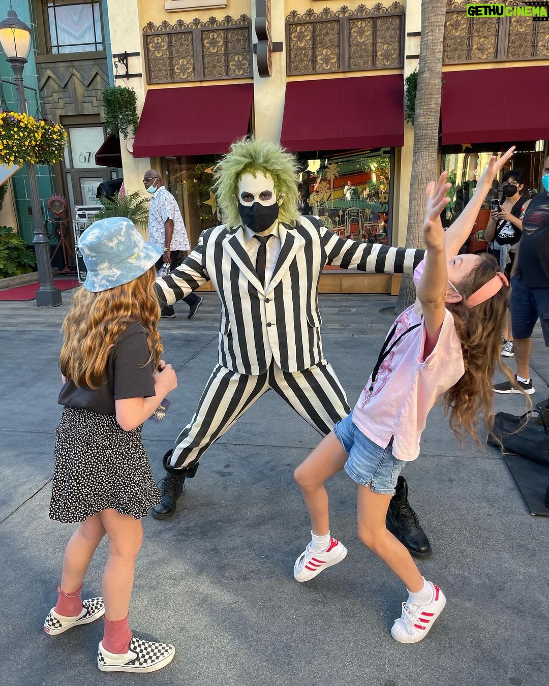 Lily Aldridge Instagram - A perfect day 🎞🎢 @unistudios