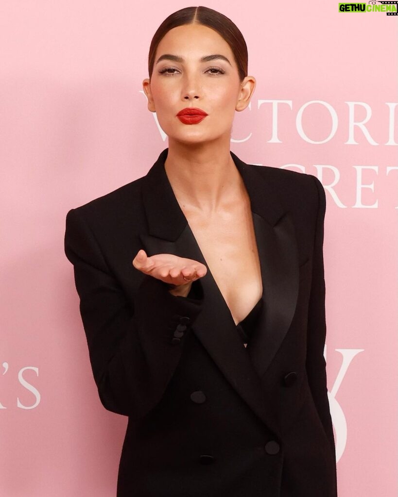 Lily Aldridge Instagram - What a magical night to be back with @VictoriasSecret celebrating #TheTour23 🩷 Thank you for having me for my 10th show 🥹🤗🫶 Love you alllll 🎉🤗🥰 Wearing my fave Love Cloud Bra styled by #CamillaNickerson in @ysl Makeup by @hungvanngo Hair by @jacobrozenberg Nails @nailglam Red Carpet photos by @taylorehill Thank you @raulmartinez1024 ❤