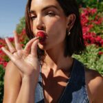 Lily Aldridge Instagram - Been loving @sakaralife for 11 years and can’t wait to enjoy it for many more!!! Thank you @whitneytingle @danielleduboise for creating Delicious & Nutritious meals 🍓 Scroll ~> 🤍 Photos by @liannatarantin Hair @fa.rm.er Makeup @katesynnottmakeup Styled by @anninamislin @erin.cauley
