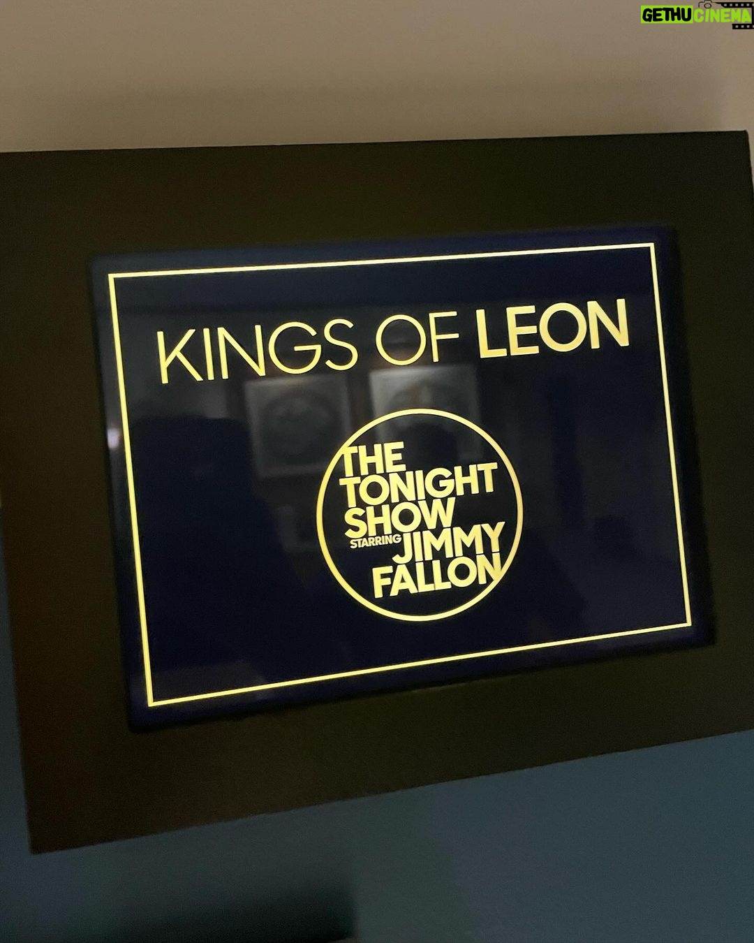 Lily Aldridge Instagram - Tune in TONIGHT @fallontonight 🥰 @kingsofleon #Mustang