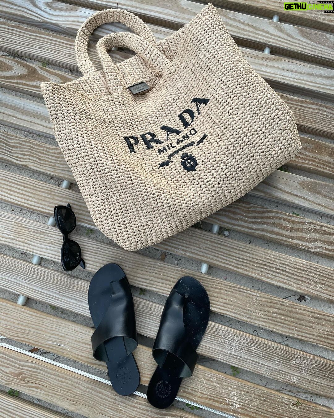 Lily Aldridge Instagram - Take me to the beach 🥥🌴