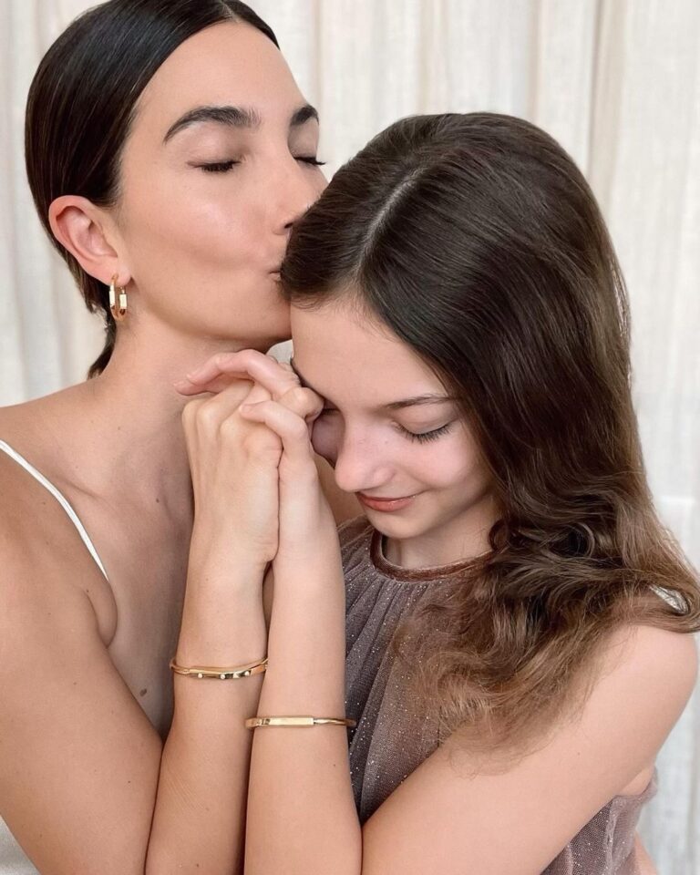 Lily Aldridge Instagram - @TiffanyAndCo for The Holidays with my Favorite Girl in the World 🩵 #LockWithLove #TiffanyPartner