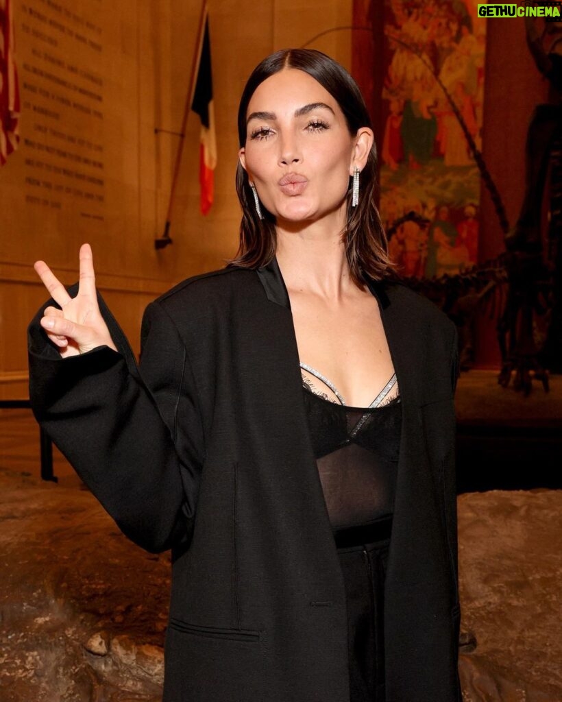 Lily Aldridge Instagram - Night at the Museum for @cfda with my @VictoriasSecret Fam 🖤 Wearing @victoriassecret Shine Demi @JasonWu #JasonWuCollection @TiffanyAndCo Diamonds 💎 Styled by Jason Wu 🤍 Makeup by @cgonzalezbeauty Hair by @timothyaylward Nails by @nailsby_elizabethc American Museum Of Natural History, New York