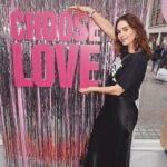 Lily James Instagram – Visit the the CHOOSE LOVE SHOP at 57 Carnaby street until 24th December 💫 OR shop online for vital supplies for refugees and displaced people across the world. 
From you, or in the name of a loved one, everything you buy goes straight to those who need it most.

This year join me and shop with love. @chooselove 

Link in bio. ♥️♥️♥️♥️

@davebenett 📷