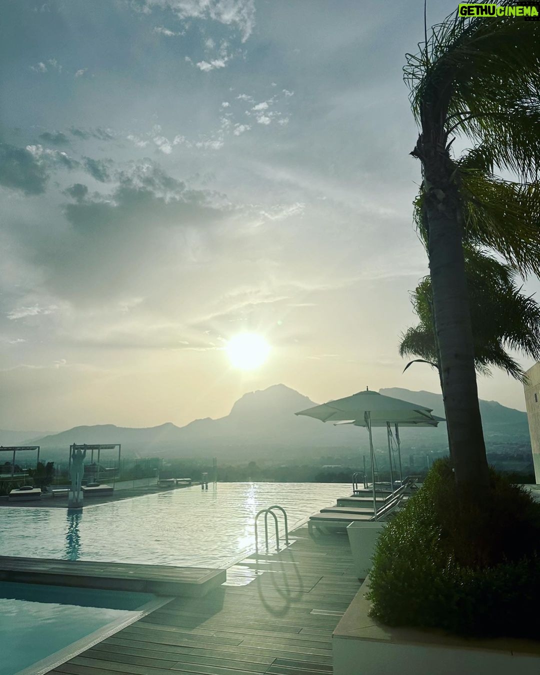 Lily James Instagram - The holistic therapies & treatments @shawellness combined with the diagnostic approach and doctor-led programmes have left me feeling like I have such a full picture of my current health & how to maintain better energy, health and well-being when I get home. What a wonderful week. I feel totally rejuvenated - thank you to all the doctors & therapists who so kindly took care of me. And I got to do it with two of my besties and the BEST girls. It was so special. A week to remember - beyond grateful. 🤍 @shawellness Sha Wellness Clinic