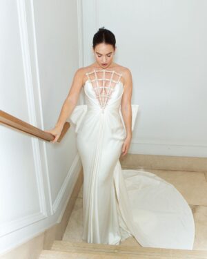 Lily James Instagram - Couture @tamararalph . White satin never felt so good. Thank you so much for allowing me to wear this unbelievably beautiful gown. Along with 
@bulgari @onlynaturaldiamonds 🤍xxxxx
@pipbourdillon you beaut behind the 📷