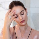 Lily James Instagram - The calm before the storm. These diamonds @bulgari are everything xxx My girl @pipbourdillon with me capturing each moment 📷 #bulgari #eebafta @onlynaturaldiamonds 🤍