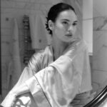 Lily James Instagram - The calm before the storm. These diamonds @bulgari are everything xxx My girl @pipbourdillon with me capturing each moment 📷 #bulgari #eebafta @onlynaturaldiamonds 🤍