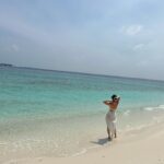 Lily James Instagram - Remember when we were in paradise @joalimaldives 🍍 @galagordon xxx JOALI Maldives