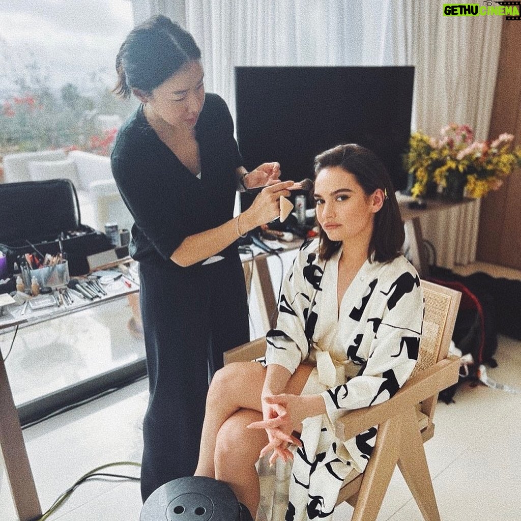 Lily James Instagram - I’m a little late... But this was the Golden Globes ♥️ Honoured to have been there Thank you @donatella_versace @charlottetilbury @onlynaturaldiamonds @harrywinston 🤍 And of course @rebeccacorbinmurray @ninapark @halleybrisker @betina_goldstein @taralcassandro damn I loved the chilled vibes x @shilabeautycenter
