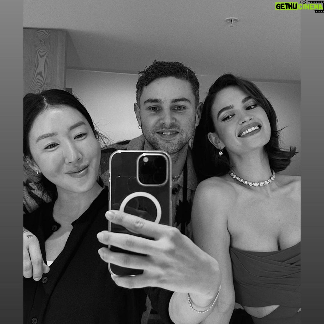 Lily James Instagram - I’m a little late... But this was the Golden Globes ♥️ Honoured to have been there Thank you @donatella_versace @charlottetilbury @onlynaturaldiamonds @harrywinston 🤍 And of course @rebeccacorbinmurray @ninapark @halleybrisker @betina_goldstein @taralcassandro damn I loved the chilled vibes x @shilabeautycenter