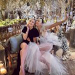Lily James Instagram – Friends and fashion

With the greatest @charlottetilbury ✨
Styled by 🧚‍♀️ @rebeccacorbinmurray 
Wearing @rodarte masterpiece 

Makeup @valeriaferreiramakeup 
Hair @halleybrisker 
Nails @michelleclassnails 

Jewells – @boucheron @onlynaturaldiamonds 
Shoes – special @charlotteolympia Cinderella slippers !

🤍
#britishfashionawards