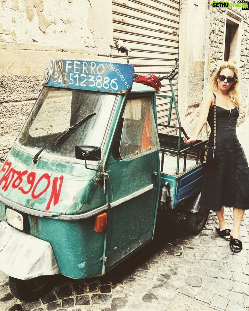 Lily James Instagram - A summer working (mostly) in Italy . 🐴/🍑