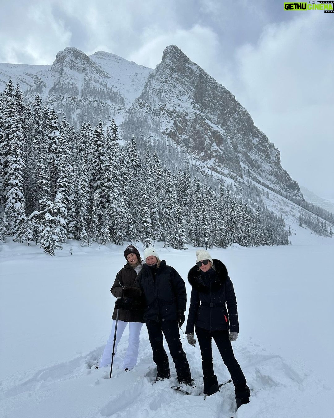 Lily James Instagram - Lake Louise š¤āļøš¤āļø Iām moving to the mountains āļø āļøāļø @onlynaturaldiamonds magic š¤āļøš¤āļø @fairmontcll xx Banff National Park