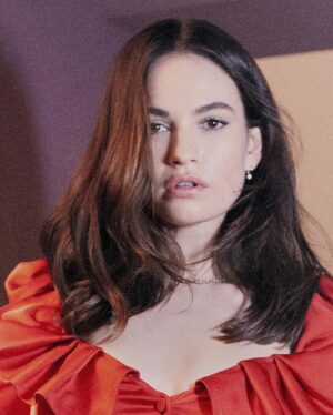 Lily James Instagram - Magical time in Rome with Finalmente l’Alba. 🇮🇹
Thank you so much @maisonvalentino for the most stunning gown for the premiere 🤍
Photos in the dark in Rome in Valentino by @clementina.dirobilant were captured in minutes before rushing to the film. Grazie millie!