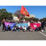 Lim Se-mi Instagram - 42.195KM 작년과 다르게 훈련을 못 했던 풀 마라톤 @runwithjudy @0923mara 권은주 감독님이 지난 해 몸에 익혀줬던 기억들이 아니었다면 불가능했을 길 서프라이즈로 등장한 @nrgrunners 식구들 @eunsong_yoo_c @yejihhhan @5jhyun 첫 풀마 페이스메이커 @koeseyho 올해 나의 벼락치기 코치 @sayho430 내 무릎 관절을 지켜준 @charles__run 도중에 주로에서 만났던 다이빙 스승 @hoseokchae 마라닉 선장이자 응원장수로 온 @maranic.tv 함게 못하지만 멀리서 응원보내주던 @knuababoda96 늘 그렇지만 더 멋지게 달린 @hiyo_dongjjang , @actor.ko 대승이옹, @nojin_sung 감사한 회복여신 @goodballnowon 부상자지만 목소리로 달리 완주한 @actor_kks 10kM 무사히 해낸 @o_iyo_140bus_0512 @noh.eul_89 떨어져 달려 짠하고 아쉬웠던 @changs01 지난해 완주로에 있던 나의 어느가족들 @harooaday @hanyeri_official @my_blackrice 그리고 우리 모두를 찍어주는 @bobae.jpg 함께하지 못했지만 보고픈 경회옹, 현석이옹, 나영이 ! 응원 보내왔던 친구들 동지들 러너들 모두 고맙습니다. 나도 언제고 응원의 소리와 박수를 보내주러 보답하러 꼭 주로에 서 있을게요. 달리기 마지막 즈음 컵 반환 가능한 보급소가 있어 반갑고 자연을 달리는 마라톤 문화가 환경을 해치지 않고 무해하게 확장되었으면 좋겠다고 생각되던 날. 주로에 있던 쥬디들, 마피아들, 모든 러너들, 응원해주던 동지들 모두 애쓰셨고 존경합니다 ! #42195 #JTBC마라톤 #marathon #VeganRunner