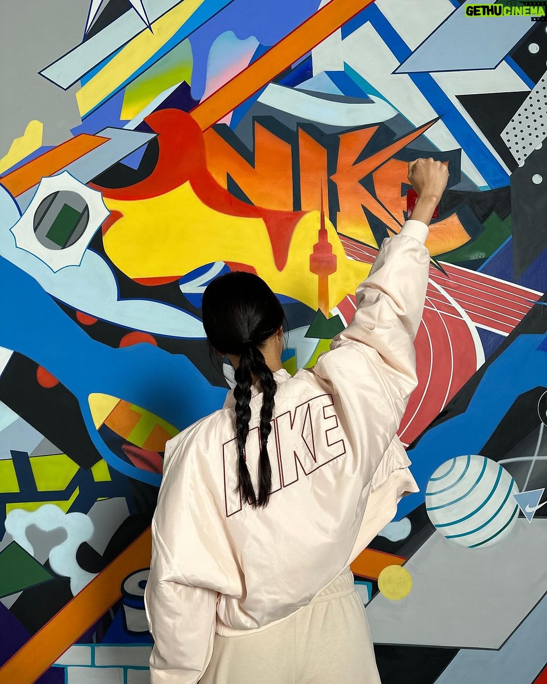 Lim Se-mi Instagram - @nikeseoul @nike @nikerunning @ellekorea X @esquire.korea = ππ»ββοΈππ» μ νλΈ λ§λΌν€ μ΄μΌκΈ° νμ΄μ ν¨κ» λ΄μ£ΌμΈμ ! #λμ ν΄λμ€ #μλ₯΄μ½λ¦¬μ #μμ€μ½°μ΄μ΄μ½λ¦¬μ #NIKE #ELLEKOREA #ESQUIREKOREA