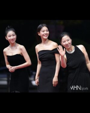 Lim Se-mi Instagram - 2023 BIFF 28th 
딸에대하여 팀으로 함께해서 영광입니다 

#BIFF #부산국제영화제 @busanfilmfest 
#딸에대하여 #영화딸에대하여 #ConcerningMyDaughter
#오민애 #임세미 #하윤경 #이미랑감독