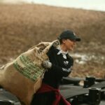 Lim Se-mi Instagram – FOR CLEAN OCEAN @pesce.co 

바다를 아끼고 보호하는 페셰의 해변청소에 (@seashepherd_korea )시셰퍼드 활동가로 흑미와 다녀왔습니다. 몇 년 동안 다닌 무의도의 쓰레기들은 여전히 수산어업의 쓰레기가 넘쳐납니다. 바다는 지구에서 가장 많은 이산화탄소를 흡수한다고 합니다. 우리는 바다를 보호하고 지켜야 합니다. 🐋

#pesce #seashepherd #페셰 #시셰퍼드코리아 

📷color @leewooyeols black @1_starim