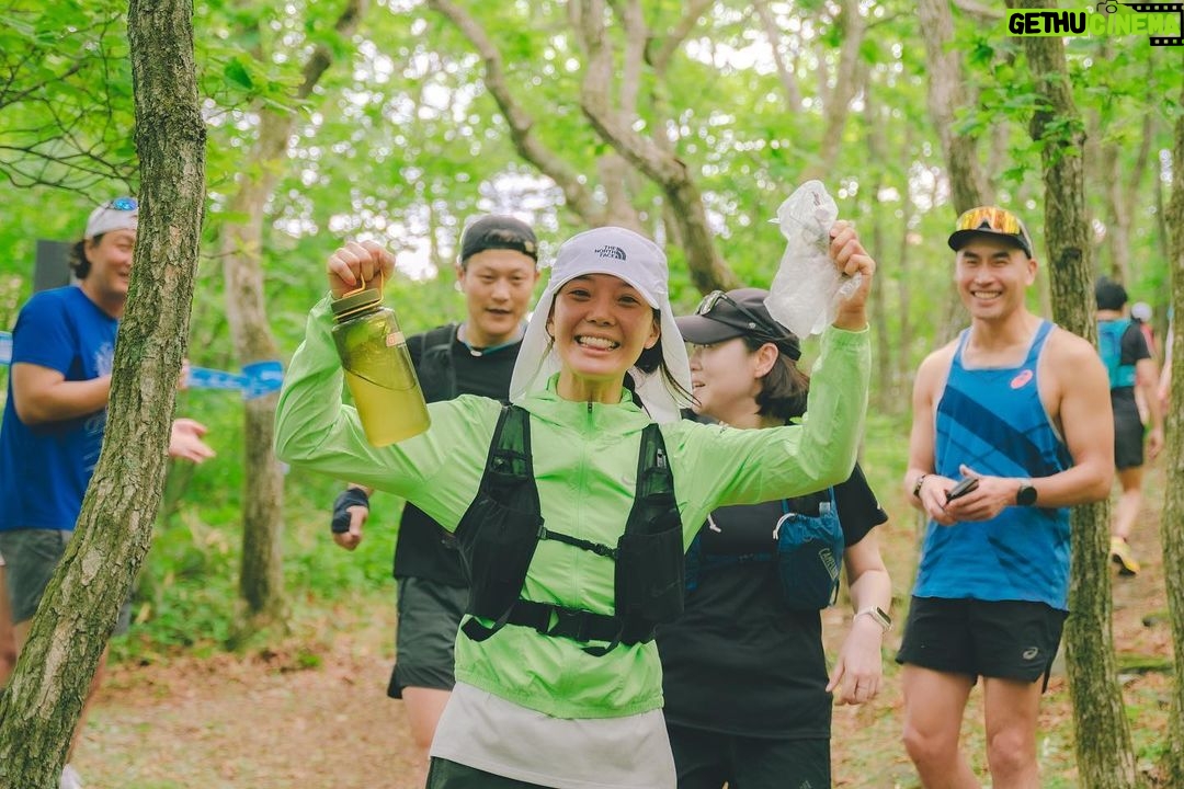 Lim Se-mi Instagram - 운탄고도 SKYRACE 지난 해 울릉도에서 함께 한 마라닉식구들과 쥬디런 은주감독님과 함께 다시 자연을 달렸습니다. 뜨거운 볕에서 함께 뛰고 응원해주신 분들 멋졌고 힘이 났습니다. 이렇게 달릴 수 있게 해주는 자연에게 무한한 감사를. 📷 명희언니 @bobae.jpg #UTGD #SKYRACE #트레일러닝 #TrailRunning #마라닉 #쥬디런 #마라닉액터스 #굿러너컴퍼니 #운탄고도