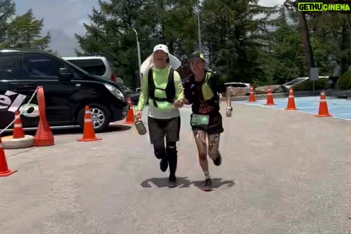 Lim Se-mi Instagram - 운탄고도 SKYRACE 지난 해 울릉도에서 함께 한 마라닉식구들과 쥬디런 은주감독님과 함께 다시 자연을 달렸습니다. 뜨거운 볕에서 함께 뛰고 응원해주신 분들 멋졌고 힘이 났습니다. 이렇게 달릴 수 있게 해주는 자연에게 무한한 감사를. 📷 명희언니 @bobae.jpg #UTGD #SKYRACE #트레일러닝 #TrailRunning #마라닉 #쥬디런 #마라닉액터스 #굿러너컴퍼니 #운탄고도