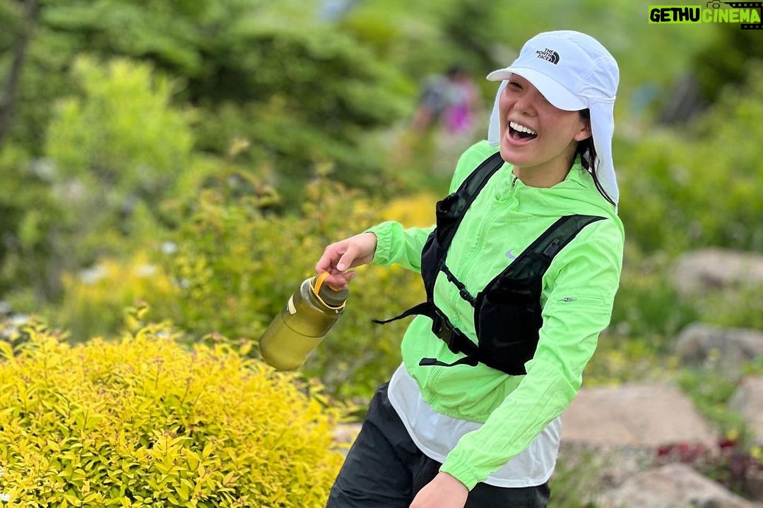 Lim Se-mi Instagram - 운탄고도 SKYRACE 지난 해 울릉도에서 함께 한 마라닉식구들과 쥬디런 은주감독님과 함께 다시 자연을 달렸습니다. 뜨거운 볕에서 함께 뛰고 응원해주신 분들 멋졌고 힘이 났습니다. 이렇게 달릴 수 있게 해주는 자연에게 무한한 감사를. 📷 명희언니 @bobae.jpg #UTGD #SKYRACE #트레일러닝 #TrailRunning #마라닉 #쥬디런 #마라닉액터스 #굿러너컴퍼니 #운탄고도