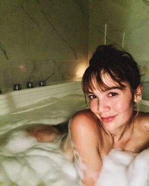 Lina Tejeiro Instagram - Mimarme, mi plan favorito. ✨