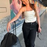 Lina Tejeiro Instagram - Ve, ya me voy pero me voy de Cali con el corazón llenísimo de amor. ♥️ Gracias a todas y cada una de las personas que me acompañaron en estos dos días. Me sentí tan bien atendida, amada y bien recibida en esta hermosa ciudad y su gente. Gente amorosa, servicial, atenta. Gente bella ♥️✨ Cali Valle De Cauca
