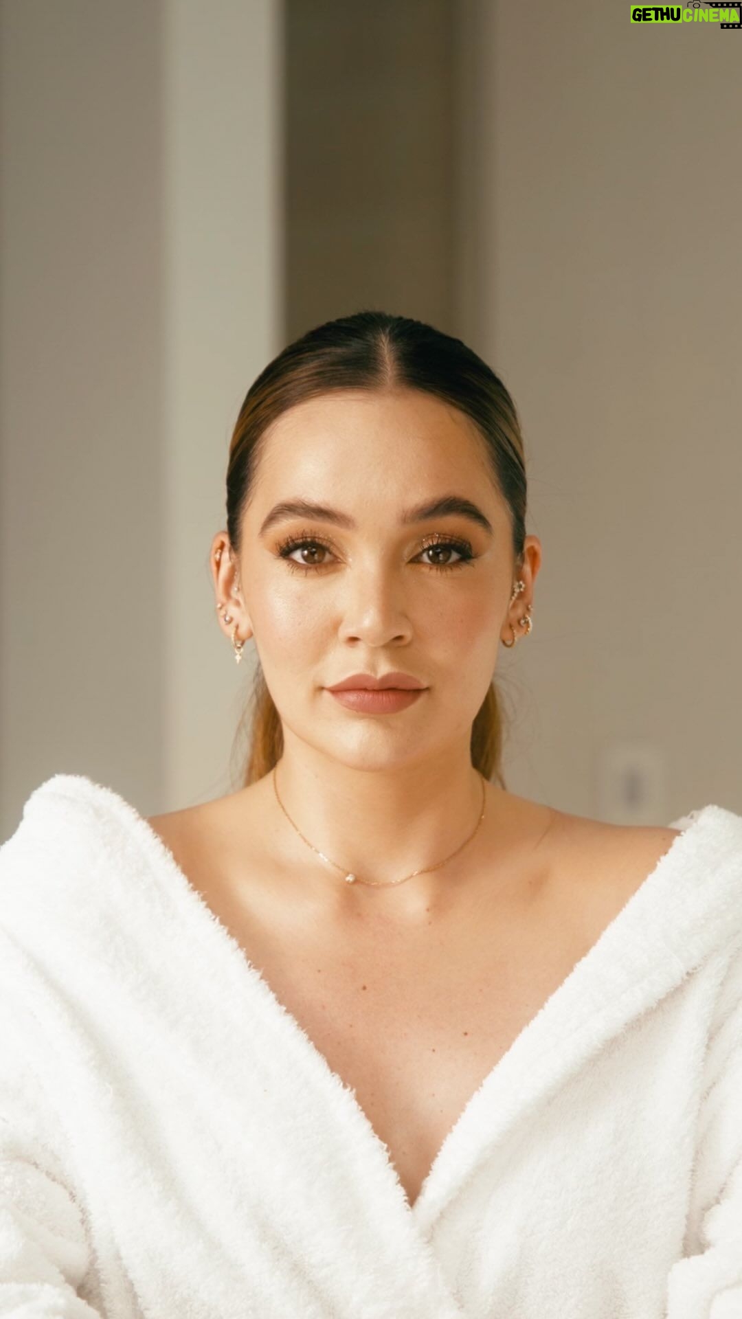 Lina Tejeiro Instagram - La vida es un constante recordatorio de que el CORAJE, la autenticidad y la empatía son fundamentales para superar los desafíos y alcanzar la verdadera felicidad. Que bonito seria el mundo si todos fuéramos conscientes que cada persona lleva su propia lucha interior. #corajebylinatejeiro #coraje #linatejeiro