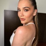 Lina Tejeiro Instagram - Ve, ya me voy pero me voy de Cali con el corazón llenísimo de amor. ♥️ Gracias a todas y cada una de las personas que me acompañaron en estos dos días. Me sentí tan bien atendida, amada y bien recibida en esta hermosa ciudad y su gente. Gente amorosa, servicial, atenta. Gente bella ♥️✨ Cali Valle De Cauca