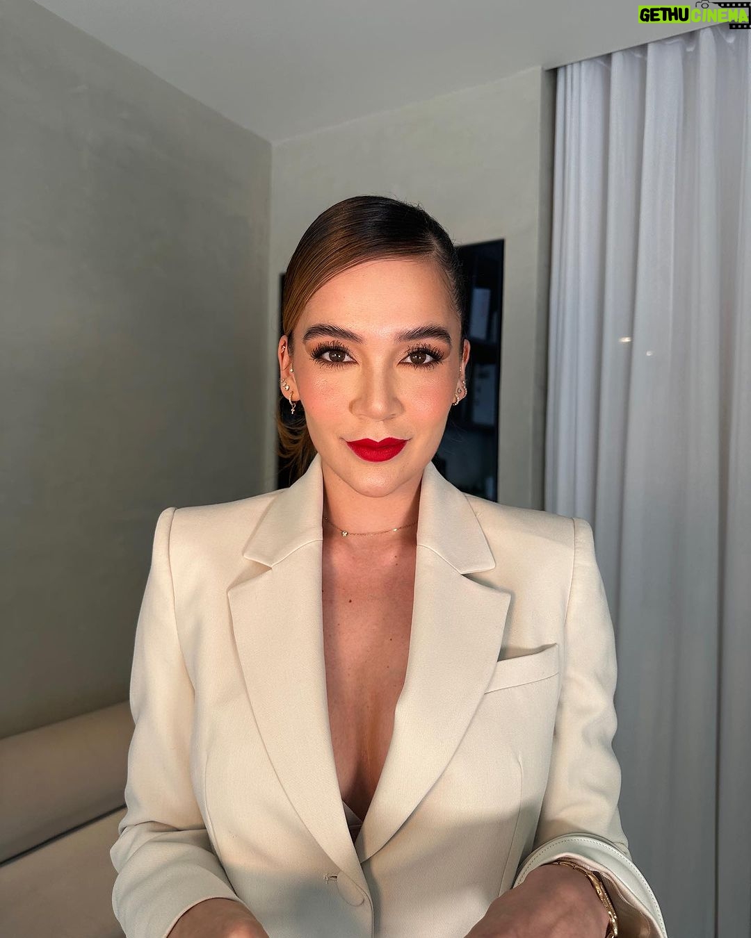 Lina Tejeiro Instagram - Aun no aterrizo en la realidad, ver este sueño realizado me tiene extremadamente feliz. 🥹 Estoy llorando. 🥹