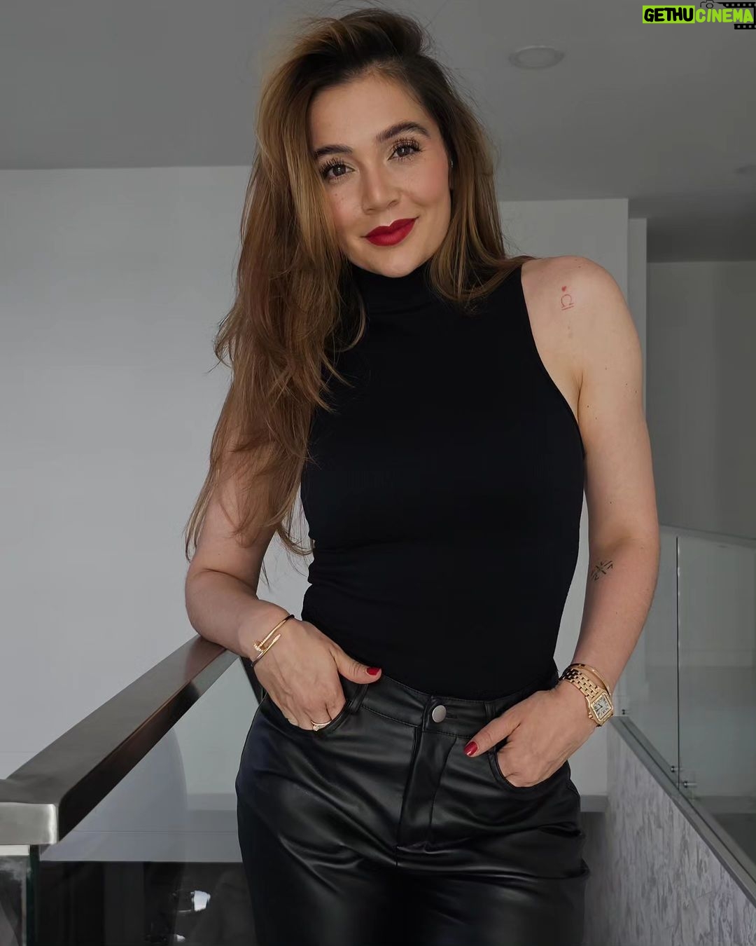Lina Tejeiro Instagram - Una miradita coqueta ❤️