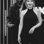 Lina Tejeiro Instagram - ¿Se conocen o no se conocen? 😂🔥 @linatejeiro y @_robertman demuestran porqué son la dupla más divertida. 😍🔝❤️‍🔥 Mira hasta el final, comenta si le vas a ayudar a Roberto 😂🤭 y no te los pierdas todos los días en el 24/7 de #ViX