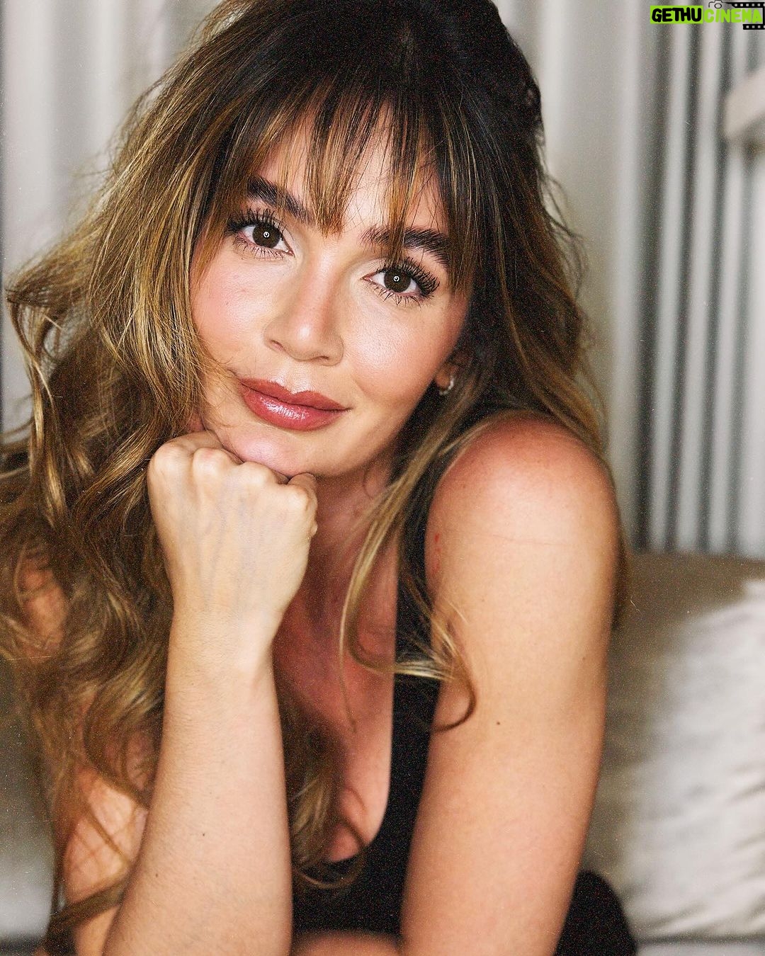 Lina Tejeiro Instagram - Jueves de descanso 🖤