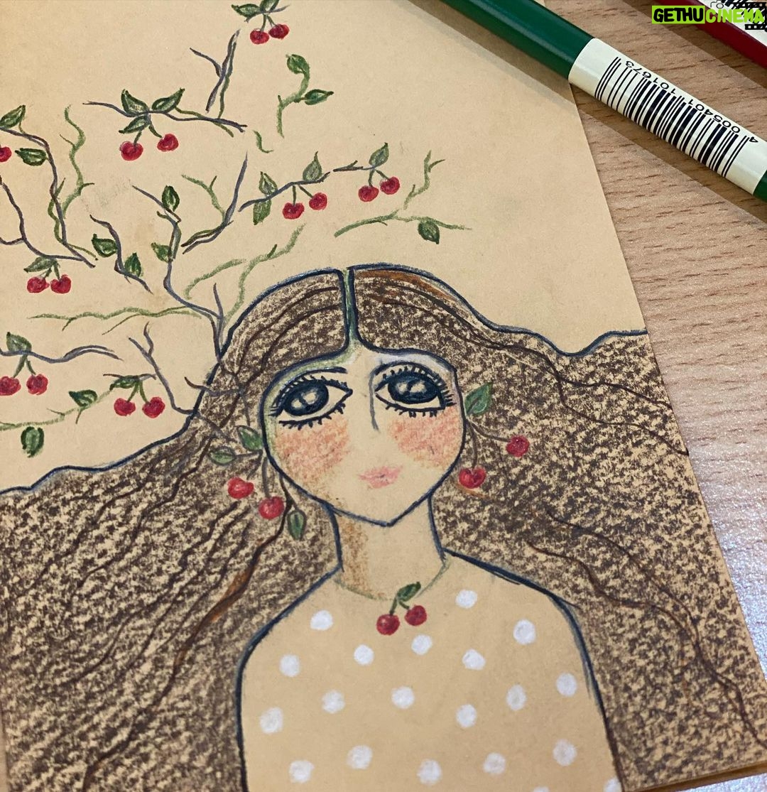 Linda Kiani Instagram - بی تو نه بوی ِ خاک نجاتم داد نه شمارش ستاره ها تسکینم چرا صدایم کردی چرا ؟ سراسیمه و مشتاق سی سال بیهوده ، در انتظار تو ماندم و نیامدی نشان به آن نشان که دو هزار سال از میلاد مسیح می گذشت و عصر عصر والیوم بود و فلسفه بود و ساندویچ دل وجگر… "حسین پناهی"
