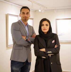 Linda Kiani Instagram - دیدار با خانم لیلی گلستان عزیز و دوستان قدیمی
 در نمایشگاه نقاشی دوست عزیزم پارسا پاینده

 خرداد/۱۴۰۱
 بماند به یادگار