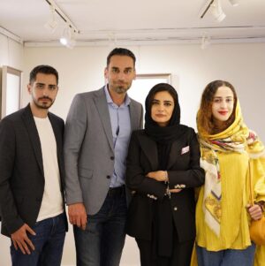 Linda Kiani Instagram - دیدار با خانم لیلی گلستان عزیز و دوستان قدیمی
 در نمایشگاه نقاشی دوست عزیزم پارسا پاینده

 خرداد/۱۴۰۱
 بماند به یادگار