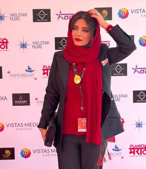 Linda Kiani Instagram - #cannesfilmfestival 
 🎬
حضور عوامل فیلم " زنی که شاعر بود " در مراسم کنفدراسیون سینمای هنری جهان ( CICAE ) و بازار فیلم جشنواره کن ۲۰۲۲ 

لیندا کیانی ، صحرا فتحی و نیما شعبان نژاد بازیگران فیلم ، دکتر امیر هوشنگ هاشمی تهیه کننده ، مهرنام رستگاری آهنگساز و الهه گودرزی مدیر پخش بین الملل فیلم کوتاه " زنی که شاعر بود " به کارگردانی سعید دشتی و صحرا فتحی در این مراسم حضور داشتند.

کنفدراسیون سینمای هنری در سال 1956 توسط CICAE ، انجمن های ملی سینمای خانه هنر آلمان ، فرانسه ، هلند و سوئیس ، به منظور حمایت و محافظت از سینمای هنری در مقابل سینمای تجاری تشکیل و از آن پس مسیر خود را با حدود سه هزار سینمای هنری ، پانزده جشنواره و تعداد مشخصی پخش کننده از چهل و هفت کشور جهان ادامه داده و هم اکنون ریاست آن به عهده کریستین بروئر می باشد.

@cicaeartcinema
@sahrafathi
@saeeddashti
@amirmediagram
@amirjafari4
@lindakiani4
@nimashabannejad
@mehrnam_rastegari
@elahegodarzi
@pacificunited

عوامل فیلم :
مدیر فیلمبرداری : بهروز بادروج ، مدیر صدابرداری : کامران‌ کیان ارثی ، تدوین : عماد خدابخش ، طراحی و ترکیب صدا : آرزو زمانیان ، طراح صحنه و لباس :مسعود سقلاطون نیا ، طراح گریم : توحید خداپرست ، طراح گرافیک : کارنگ طیاری ، دستیار کارگردان : محمد اسماعیل زاده ها ، آرزو علیزاده ، برنامه ریز : زاهد برزگر ، منشی صحنه : دنیا سهرابی ، عکاس : رضا حسینی ، موسیقی : مهرنام رستگاری ، جلوه های ویژه میدانی : رسول کهنسال ، مدیر تدارکات : وحید لطفی ، مدیرتولید : علی برنگی،صالح شادمانی ، مجری طرح : انجمن سینمای جوانان،دفتر البرز

#امیرهوشنگ_هاشمی
#نیما_شعبان_نژاد
#لیندا_کیانی
#سعید_دشتی
#صحرافتحی
#مهرنام_رستگاری
#الهه_گودرزی