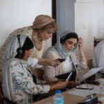 Linda Kiani Instagram - نشست کنفدراسیون بین المللی سینمای هنری جهان در حاشیه جشنواره فیلم کن فرانسه @sahrafathi @elahegodarzi @microgram #cannesfilmfestival #cicaextremekerastase Festival de Cannes