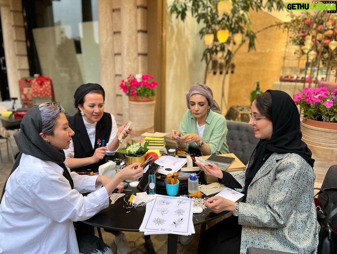 Linda Kiani Instagram - چه روز عجیبی بود امروز برام ساعتها کنار دوستانی که از دل و جان همراه بودن و پر از انرژی خوب🍒 اردی بهشت ۱۴۰۱
