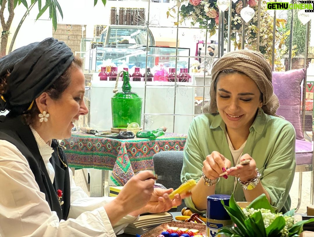 Linda Kiani Instagram - چه روز عجیبی بود امروز برام ساعتها کنار دوستانی که از دل و جان همراه بودن و پر از انرژی خوب🍒 اردی بهشت ۱۴۰۱