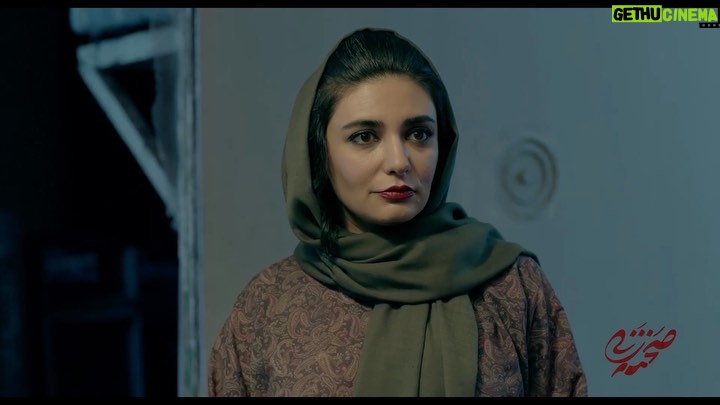 Linda Kiani Instagram - . فکر میکنم دیگه باید شمشیرارو از رو ببندیم! . تیزر فیلم متفاوت #صحنه_زنی همزمان با شروع اکران این فیلم از امروز در سینماها رونمایی شد. . بازیگران: مهتاب کرامتی، بهرام افشاری، پیام احمدینیا، لیندا کیانی، محمد نادری، فرزانه سهیلی، سیامک ادیب، غزاله جزایری، اشکان صادقی و مجید صالحی، با حضور حمیدرضا نعیمی، امید روحانی و آتش تقیپور. . کارگردان: علیرضا صمدی تهیه کننده: مجید رضابالا سرمایهگذار: مسعود و مجید زارع پخش از: #بهمن_سبز ساخت تیزر: امید میرزایی . #صحنه_زنی؛ روایتی ناگفته از خشونت، عشق و گَنگ . #تموم_آدما_انگار_یه_درد_مشترک_دارن . @bahramafshariofficial @mahtab.keramati @sirmajid_salehi @farzanehsoheili @si.ad @mohamadnaderi57 @lindakiani4 @payamahmadinia @bahmansabz_ir @sahnehzani @omid.mirzaei_