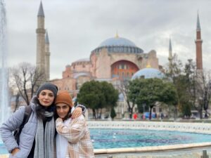 Linda Kiani Instagram - سفر…
کار…
عشق…