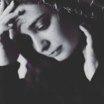 Linda Kiani Instagram - با من ای محبوب من،از یک من دیگر که تو او را در خیابان های سرد شب با همان چشمان عاشق باز خواهی یافت گفتگو کن و به یاد آور مرا در بوسهء اندوهگین او بر خطوط مهربان زیر چشمانت… #فروغ_فرخزاد عکس از نادر سلیمانی عزیز🍀